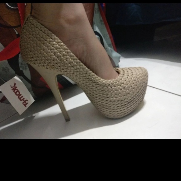 High heels - Picture 1 of 4